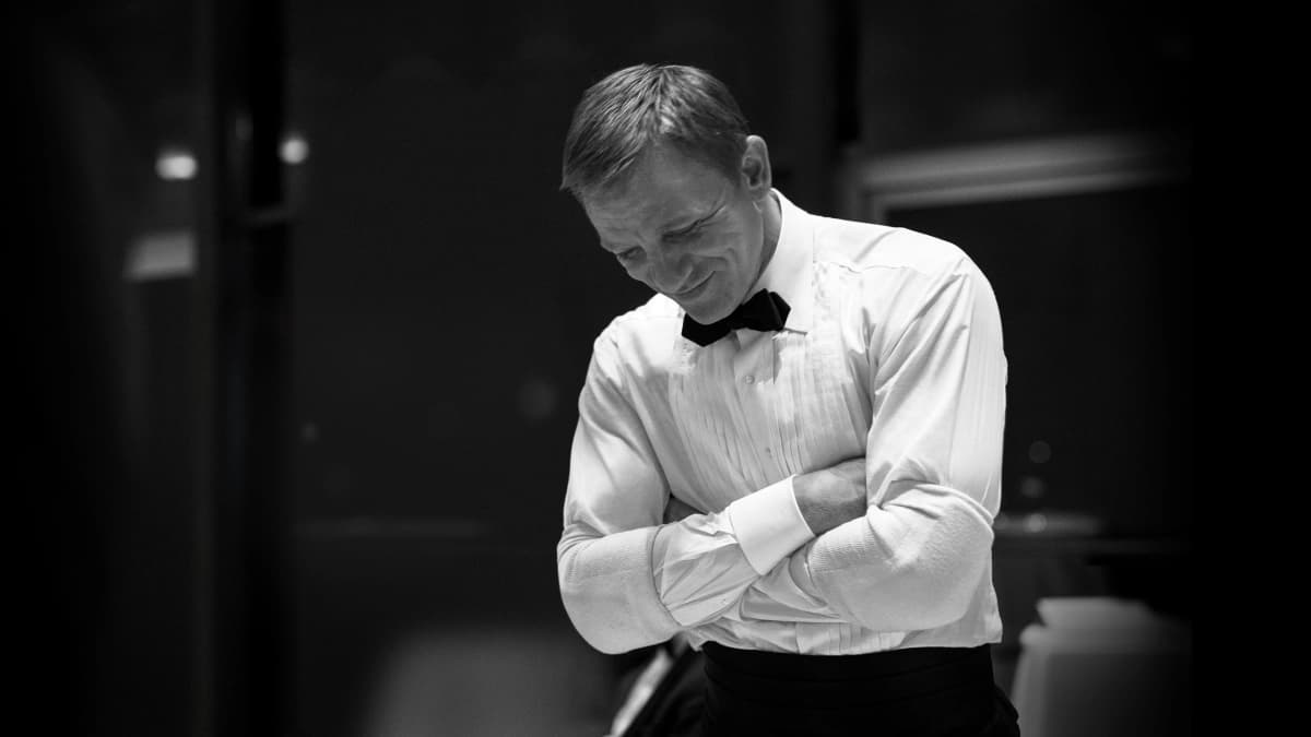 Being James Bond (Being James Bond)