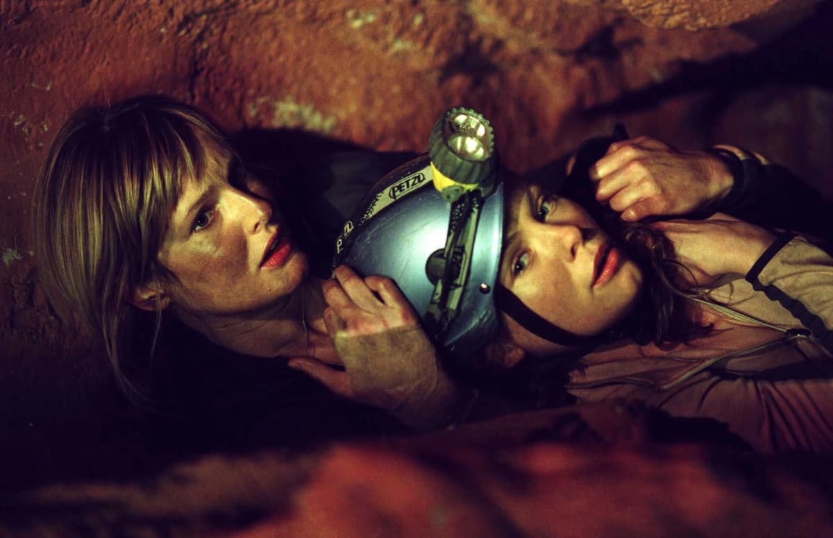 Hang Động Quái Vật (The Descent)