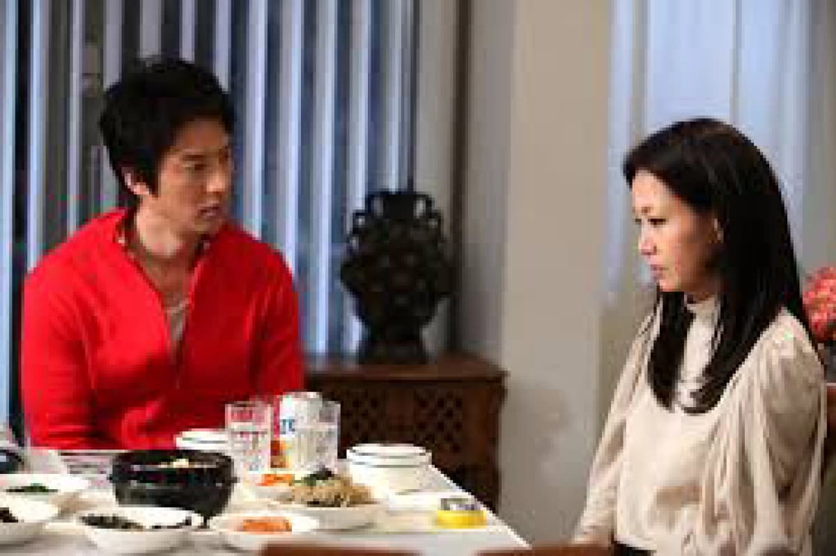 Ngã Ba Tình (Love, In Between)