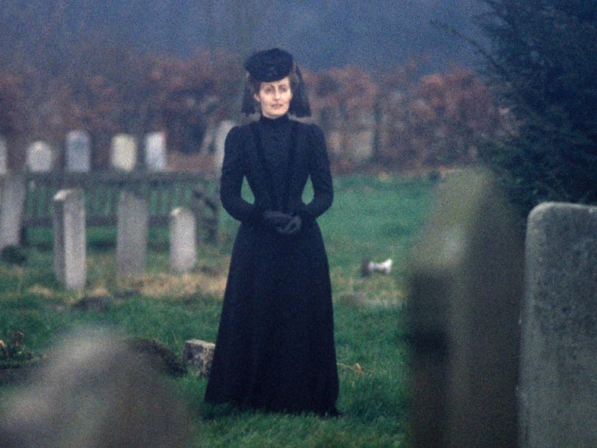 Người Đàn Bà Áo Đen (The Woman in Black)