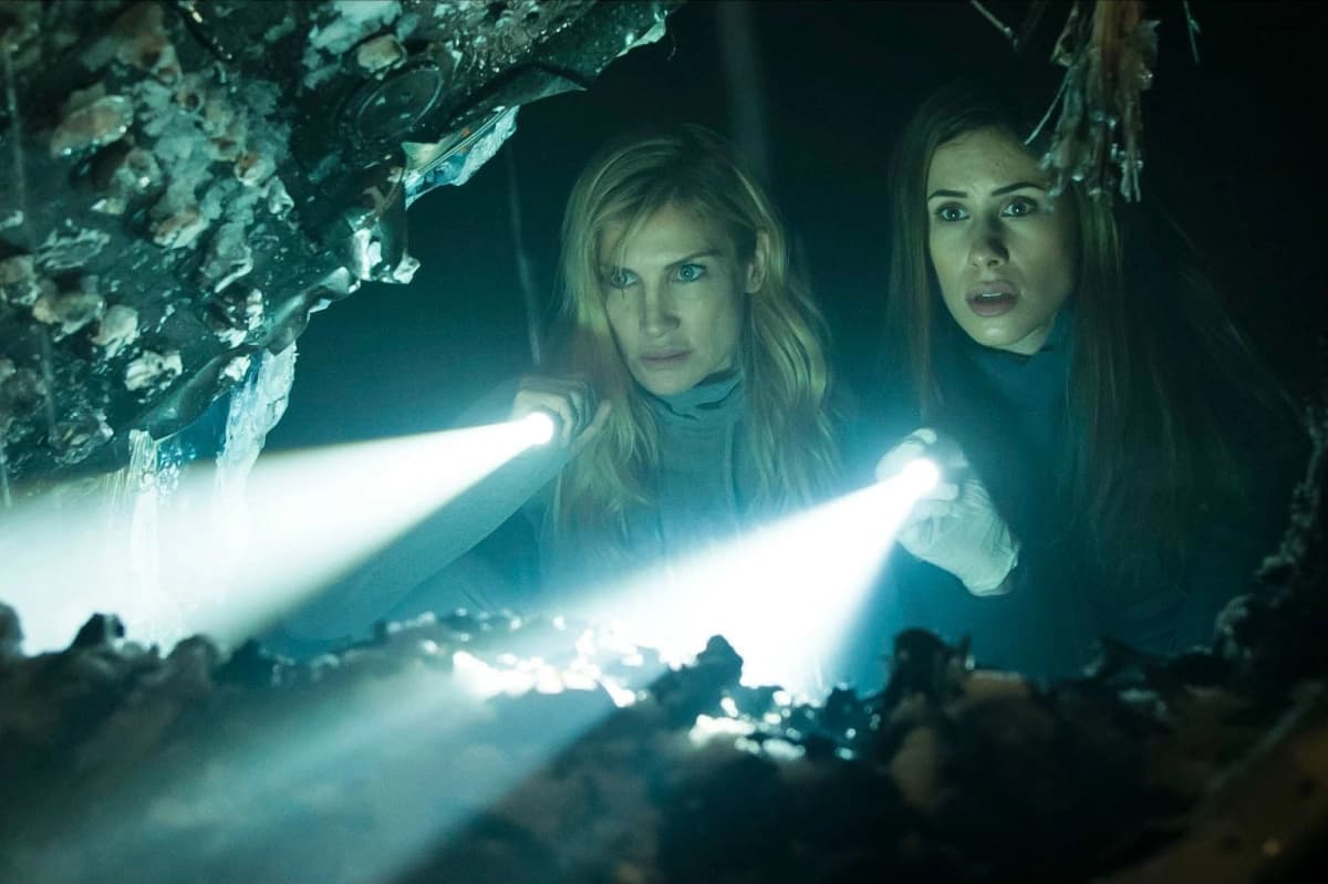 Trùng Quỷ (Harbinger Down)